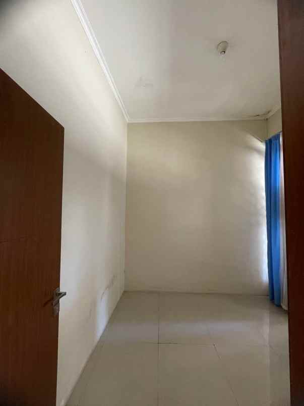 dijual rumah grand pinus regency