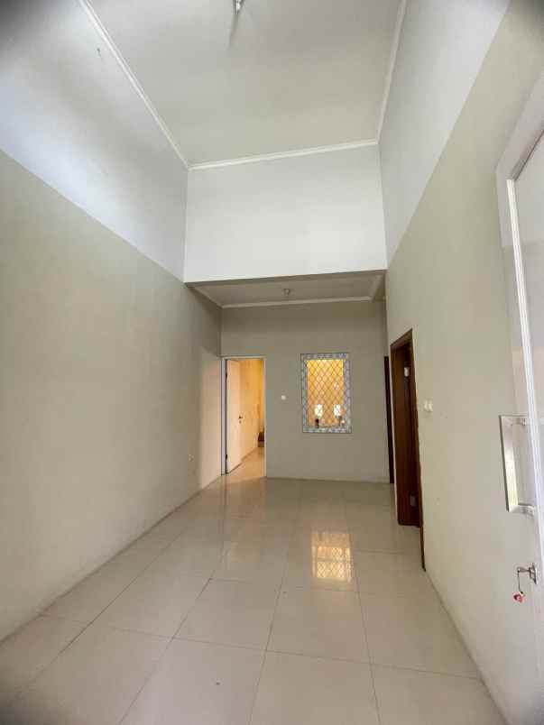 dijual rumah grand pinus regency