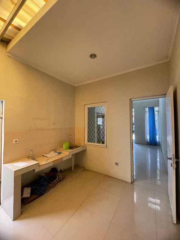 dijual rumah grand pinus regency