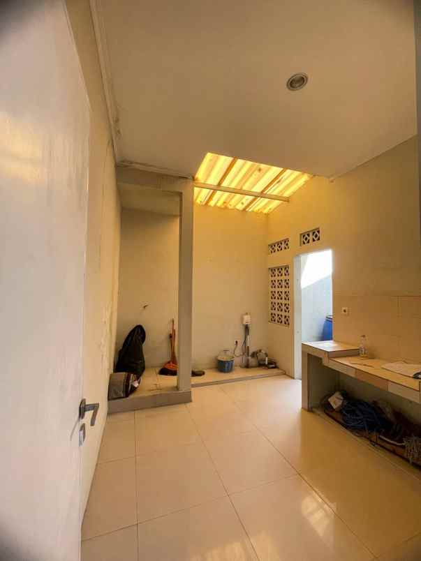 dijual rumah grand pinus regency