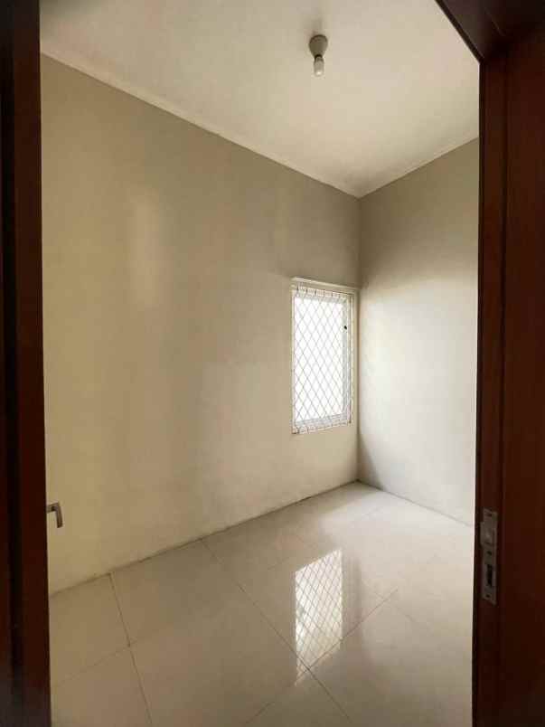 dijual rumah grand pinus regency