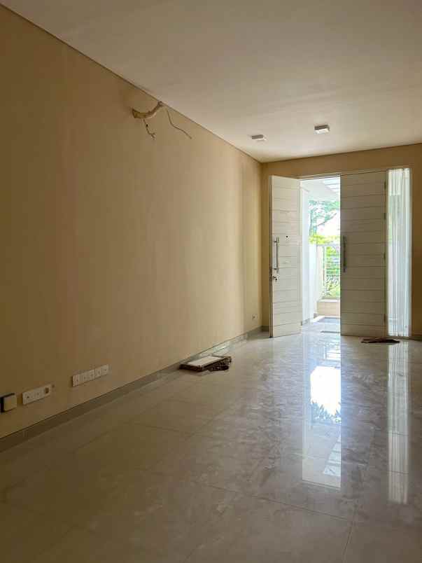 dijual rumah griya galaxy merr