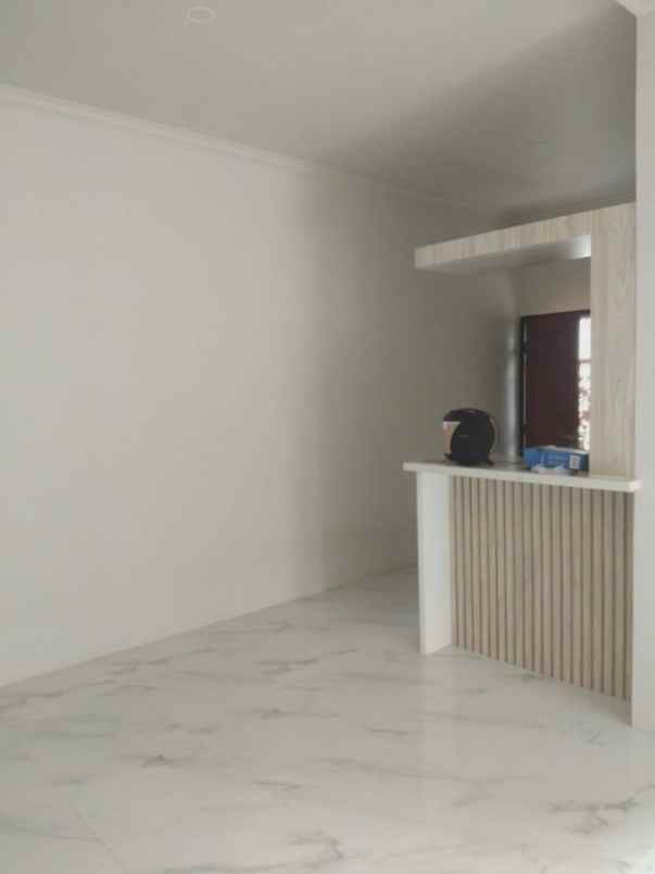 dijual rumah hook di legenda wisata cibubur