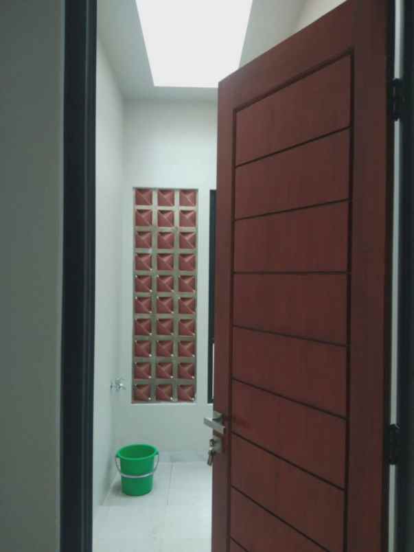 dijual rumah hook di legenda wisata cibubur