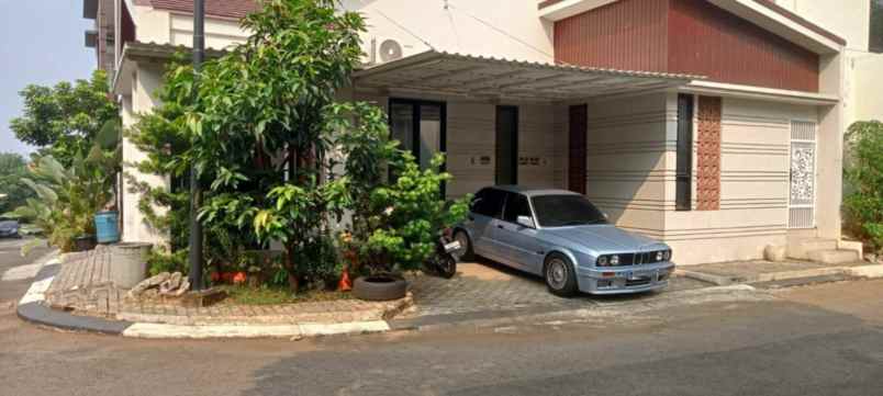 dijual rumah hook di legenda wisata cibubur