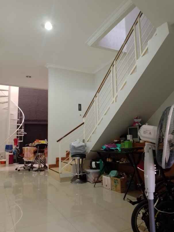 dijual rumah jakasetia