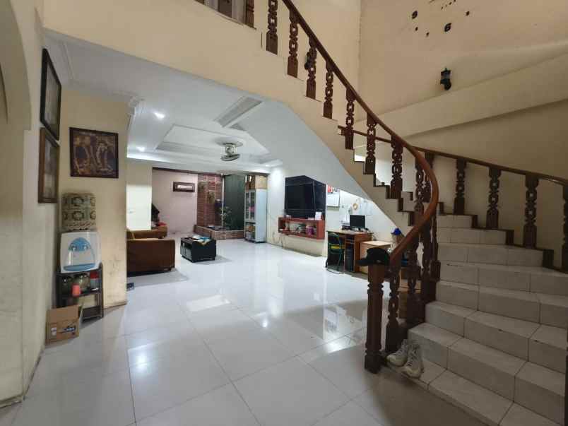 dijual rumah jakasetia