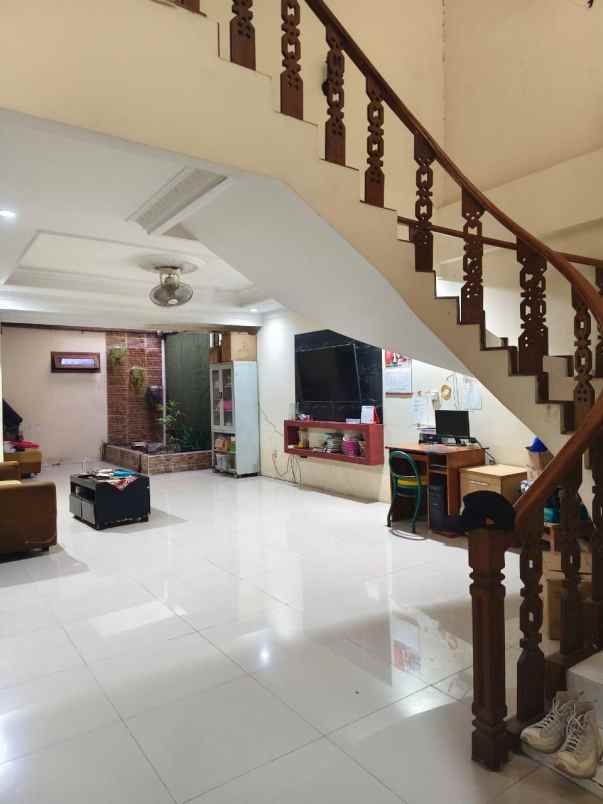 dijual rumah jakasetia