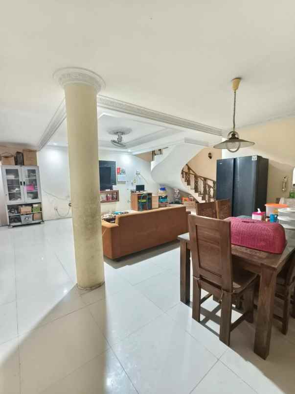 dijual rumah jakasetia