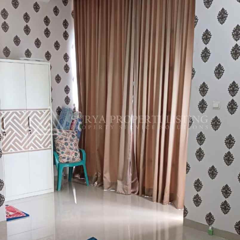 dijual rumah jalan graha metropolitan