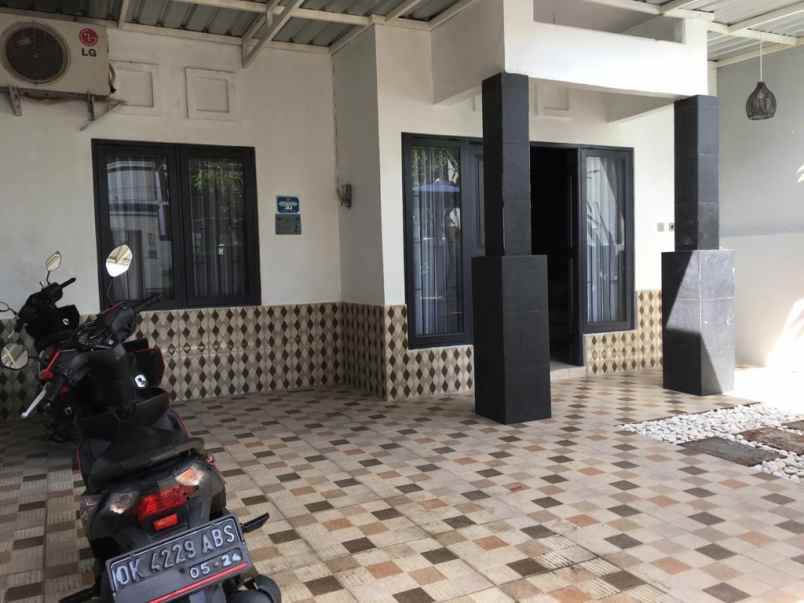 dijual rumah jalan gunung soputan