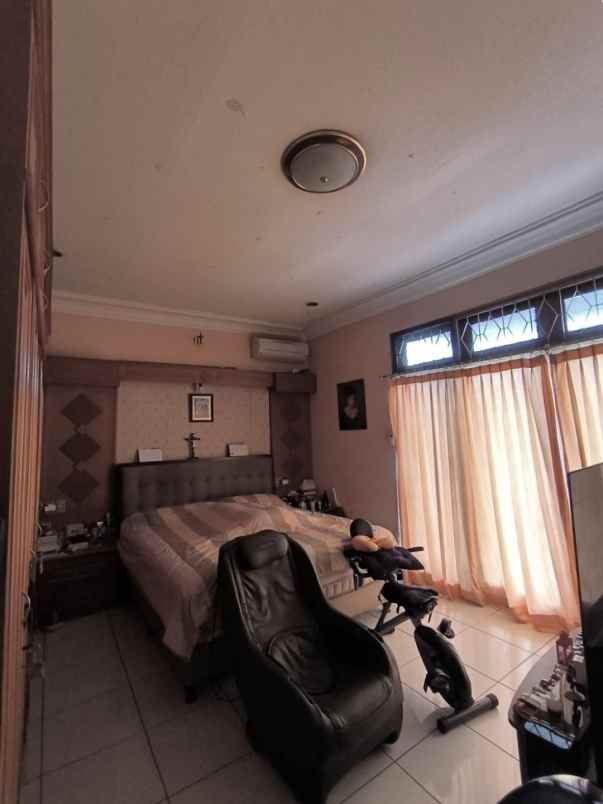 dijual rumah jalan kartini sawah besar