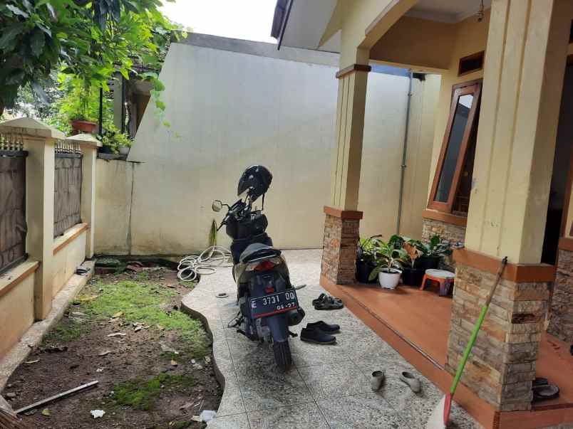 dijual rumah jalan kecapi