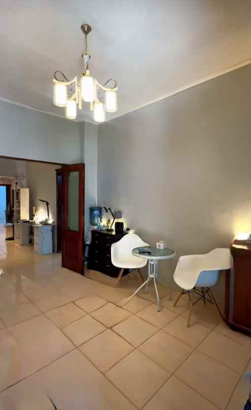 dijual rumah jalan kesumba