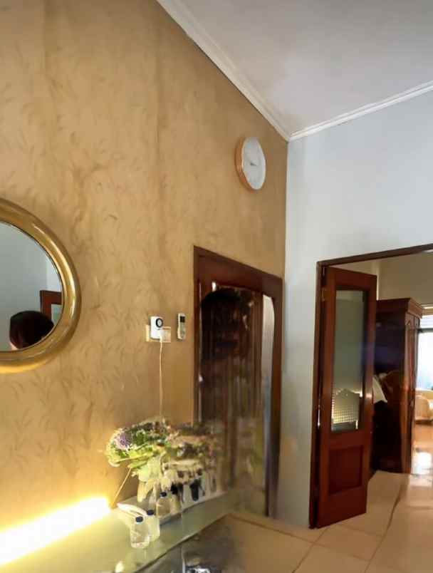 dijual rumah jalan kesumba
