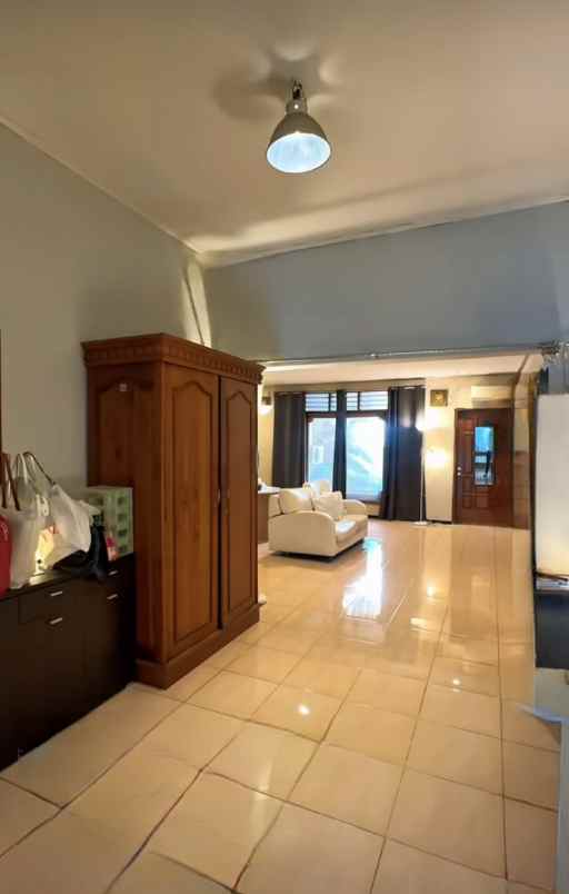dijual rumah jalan kesumba