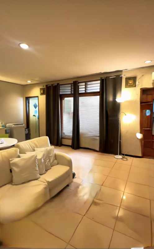 dijual rumah jalan kesumba