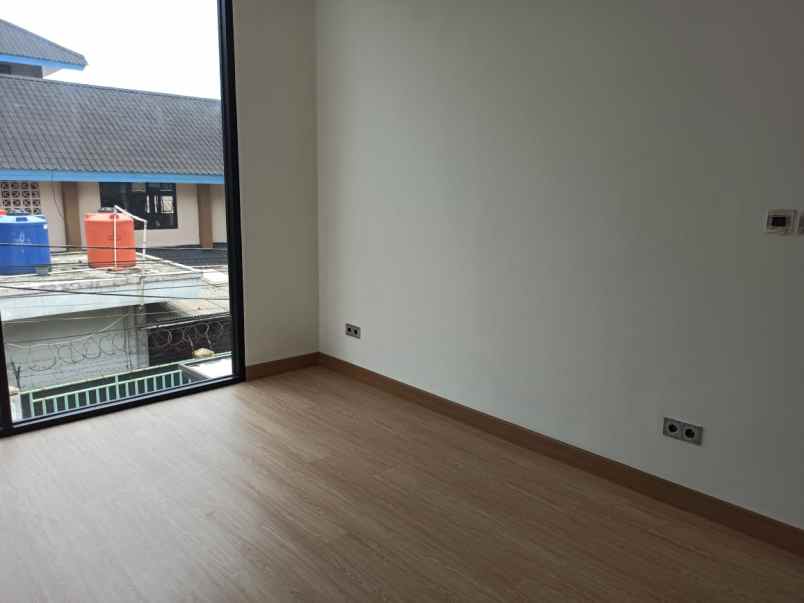 dijual rumah jalan nangka vii