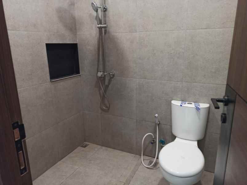 dijual rumah jalan nangka vii