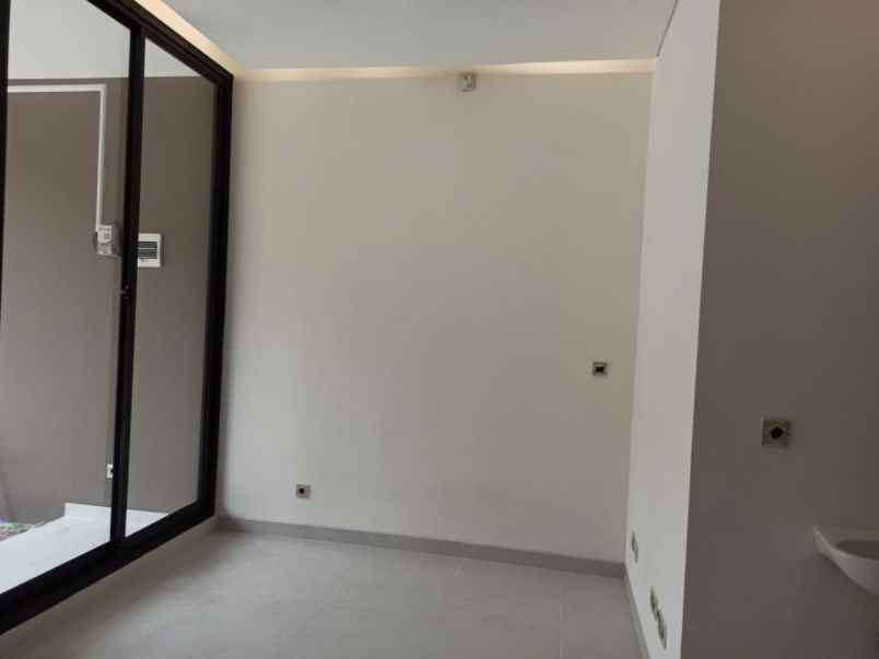 dijual rumah jalan nangka vii