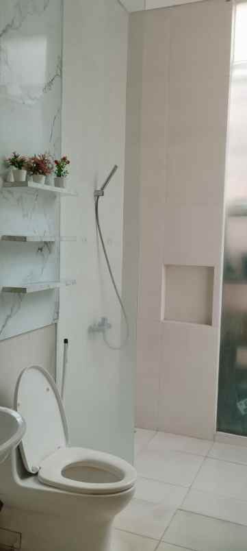 dijual rumah jalan pakuwon indah