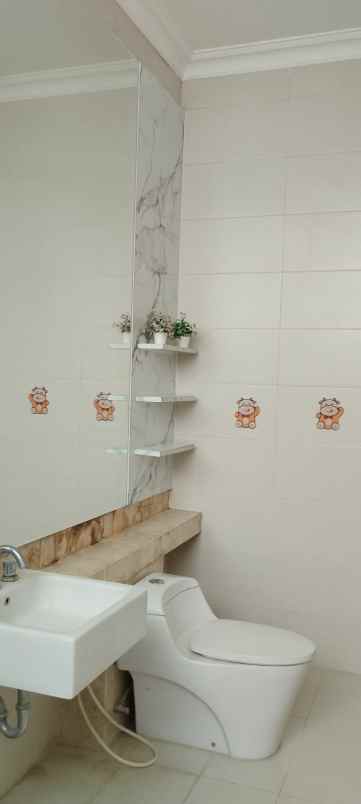 dijual rumah jalan pakuwon indah