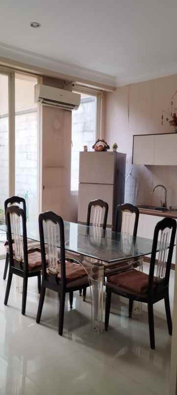 dijual rumah jalan pakuwon indah