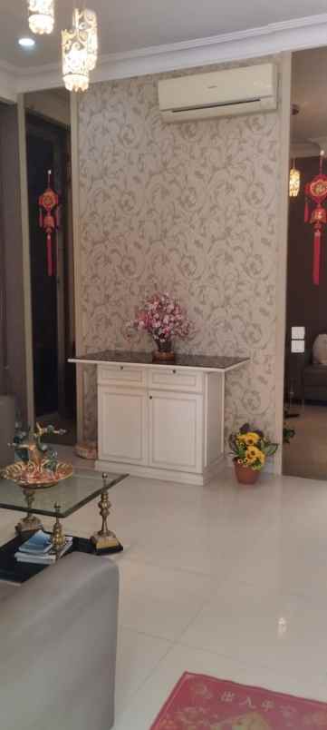 dijual rumah jalan pakuwon indah