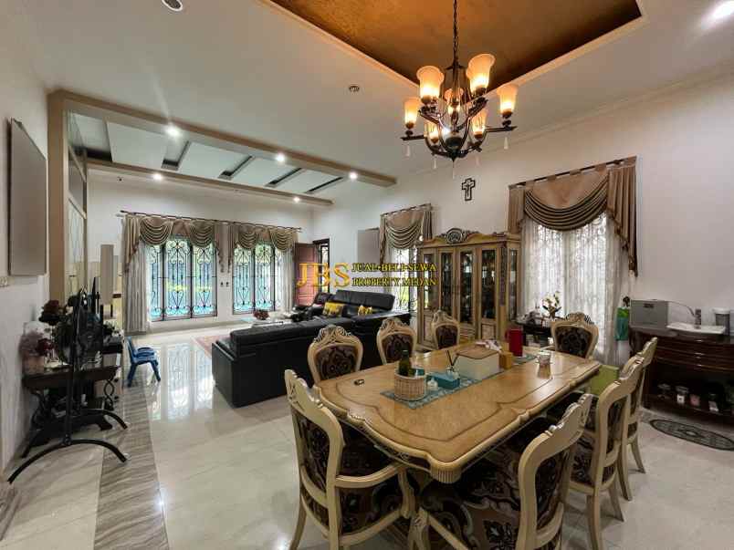 dijual rumah jalan pasar baru daerah