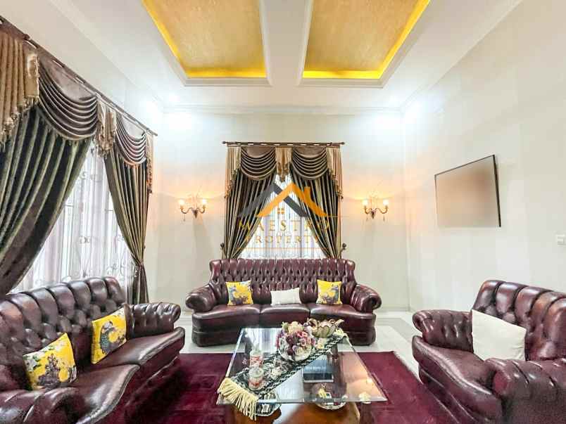 dijual rumah jalan pasar baru daerah