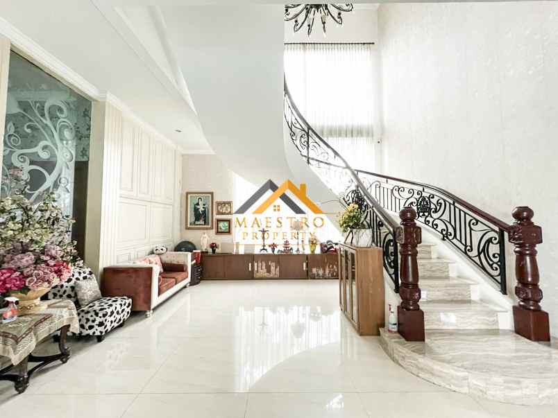 dijual rumah jalan pasar baru daerah