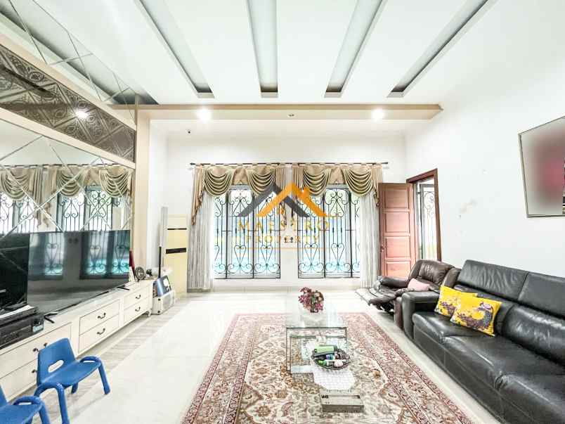 dijual rumah jalan pasar baru daerah