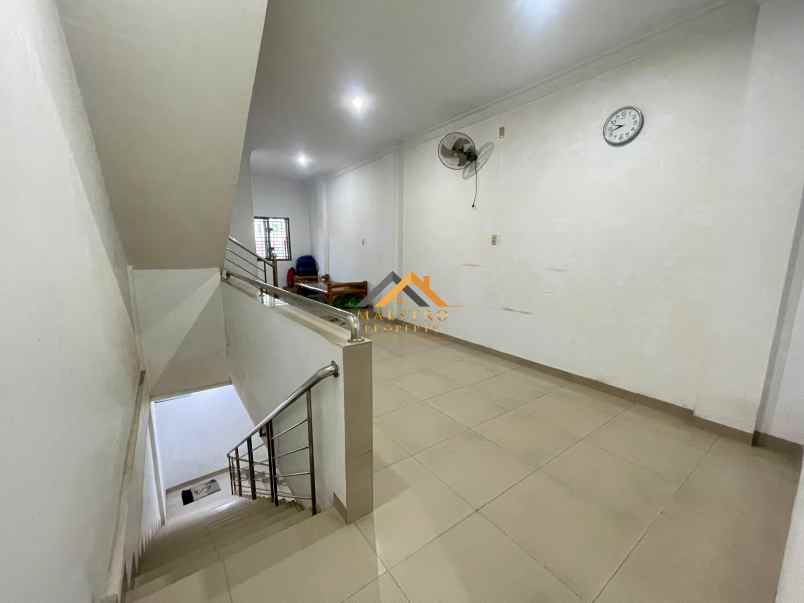 dijual rumah jalan pukat viii gg murni