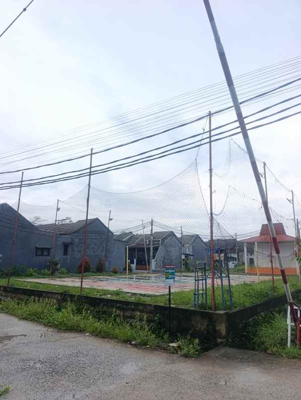dijual rumah jalan raya megu cisoka