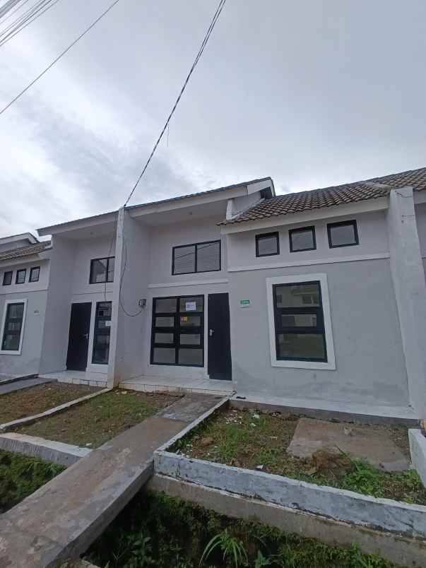 dijual rumah jalan raya megu cisoka