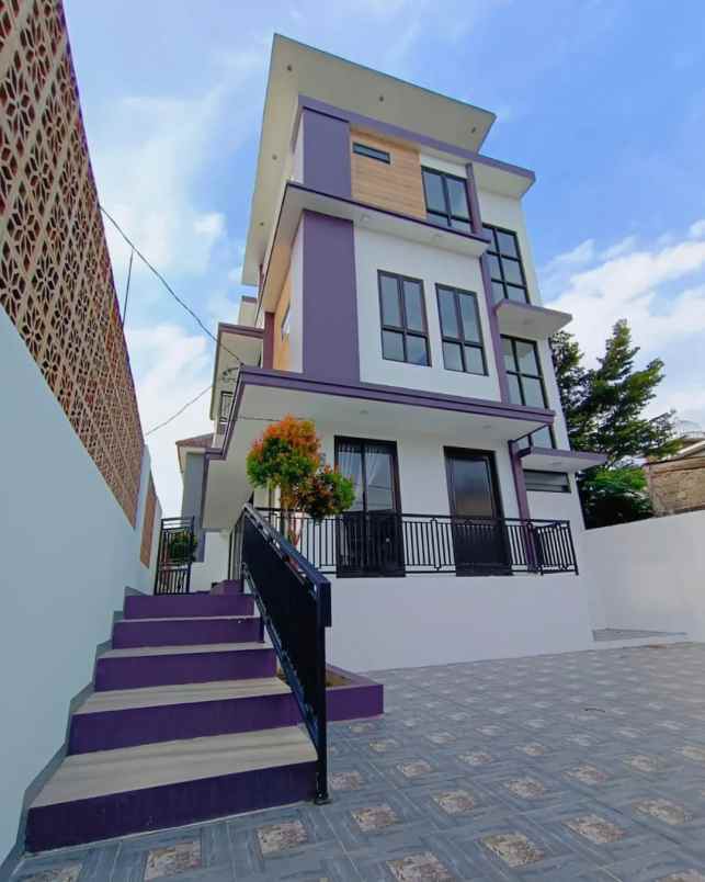 dijual rumah jalan raya meruya selatan