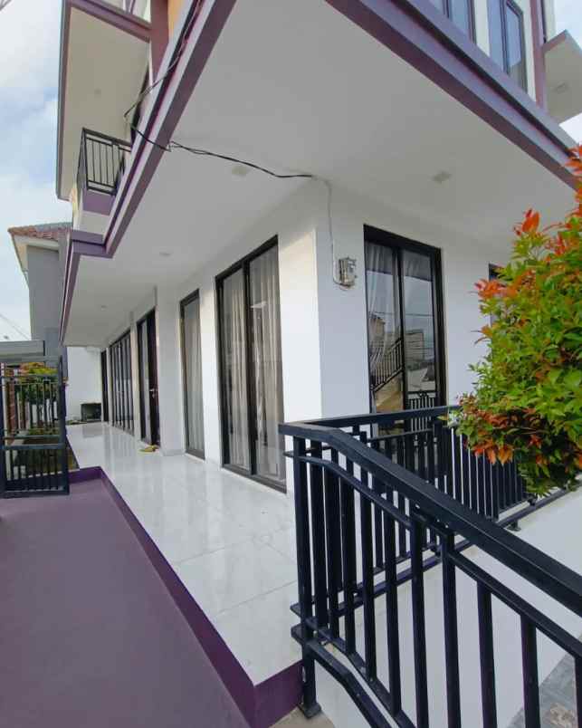 dijual rumah jalan raya meruya selatan