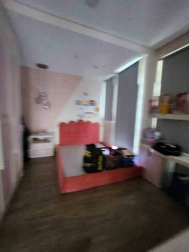 dijual rumah jalan royal residence