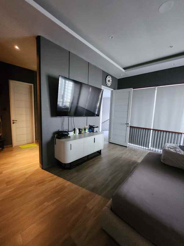 dijual rumah jalan royal residence