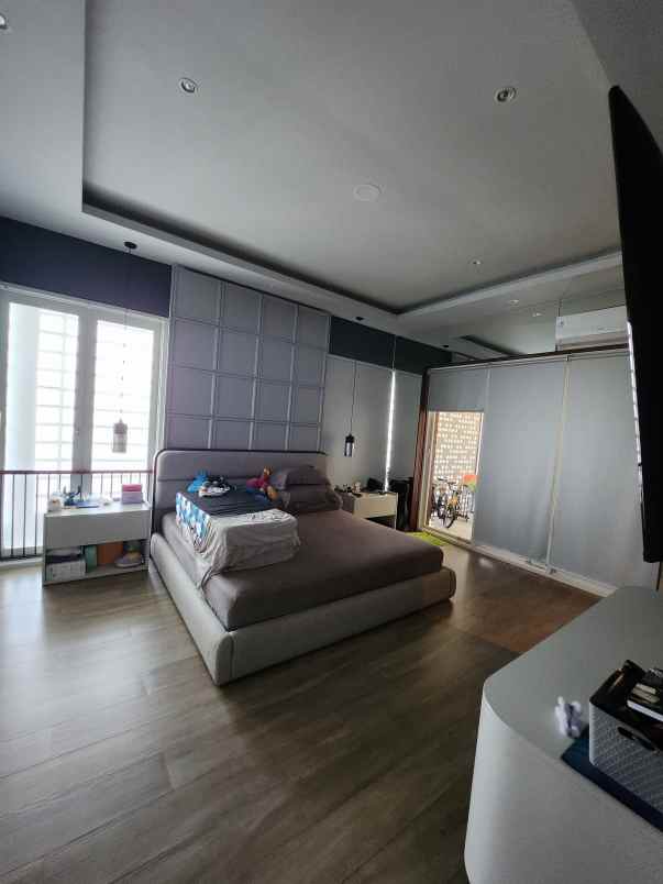 dijual rumah jalan royal residence