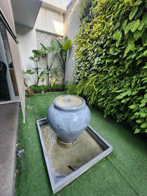 dijual rumah jalan royal residence