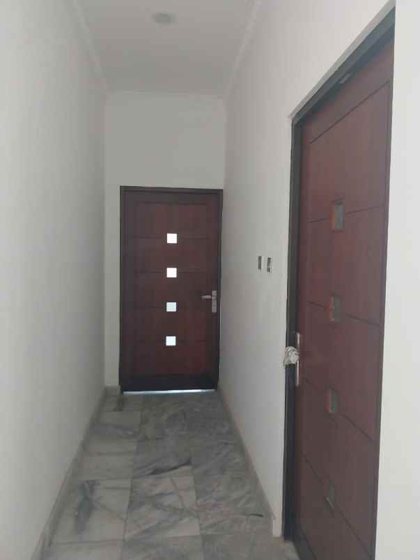 dijual rumah jalan taman puspa raya