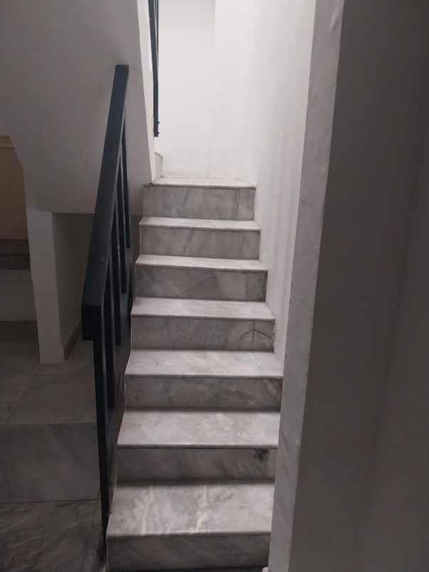 dijual rumah jalan taman puspa raya