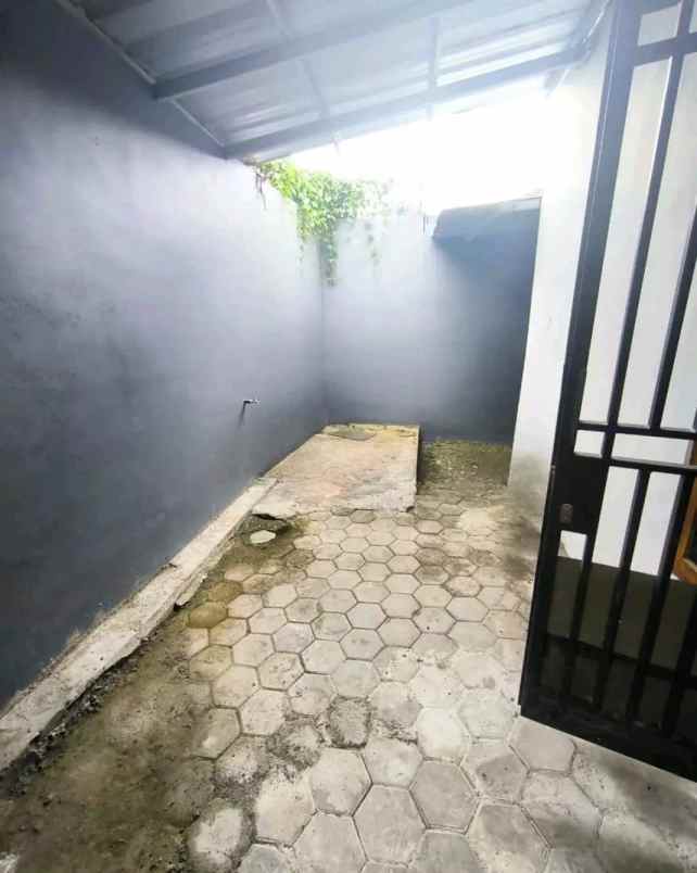 dijual rumah jambon