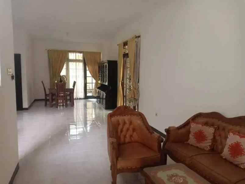 dijual rumah jatinegara