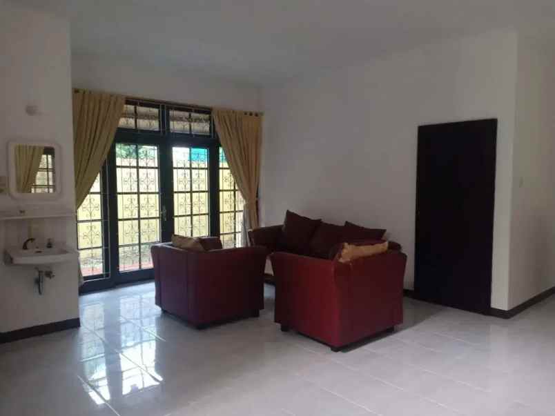dijual rumah jatinegara
