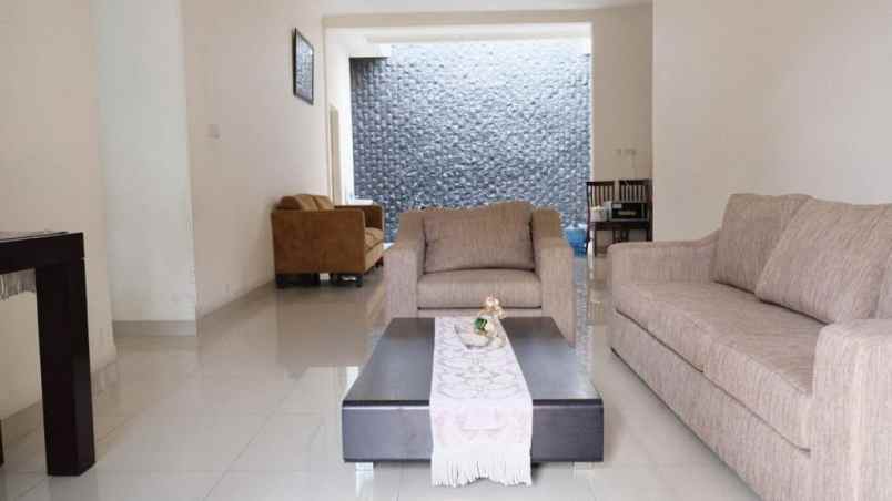 dijual rumah jatiwaringin