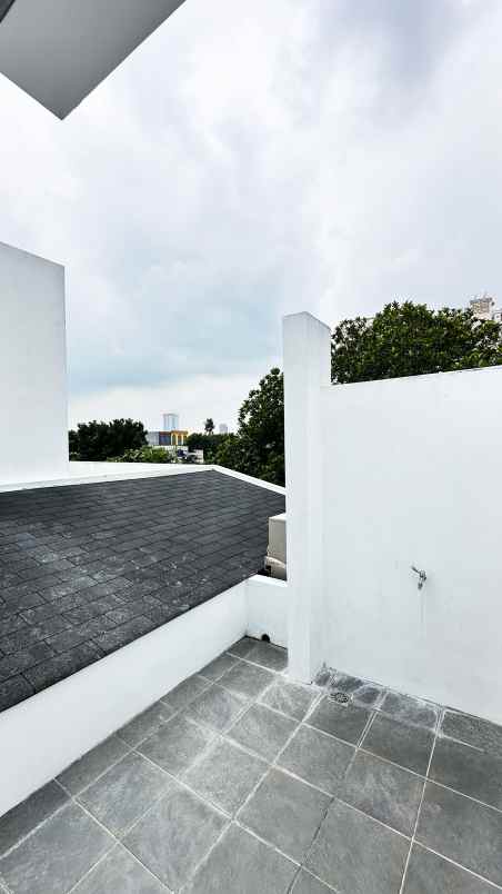 dijual rumah jl beo pesanggrahan