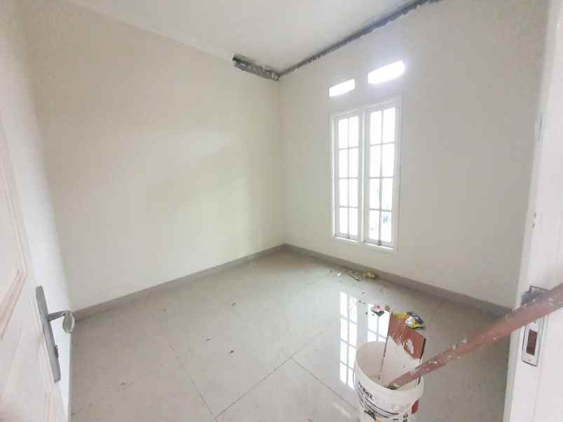 dijual rumah jl beruang raya pondok
