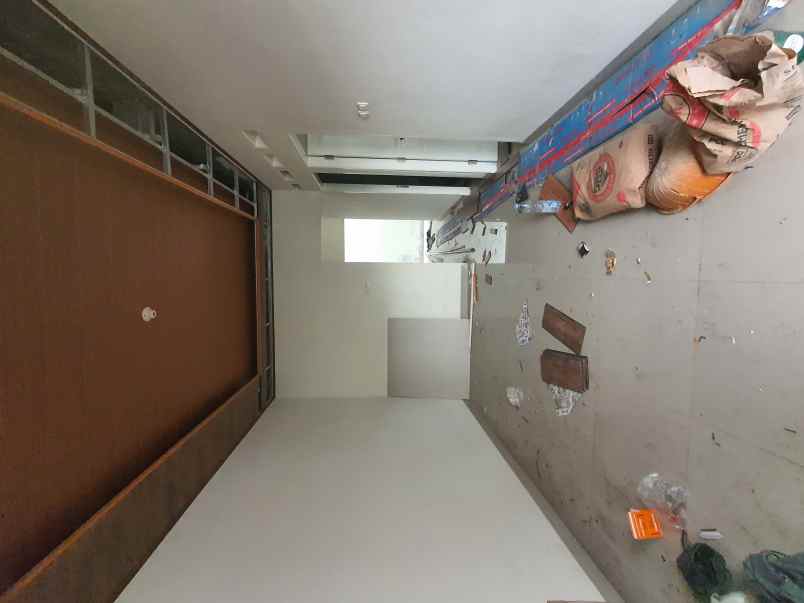dijual rumah jl beruang raya pondok